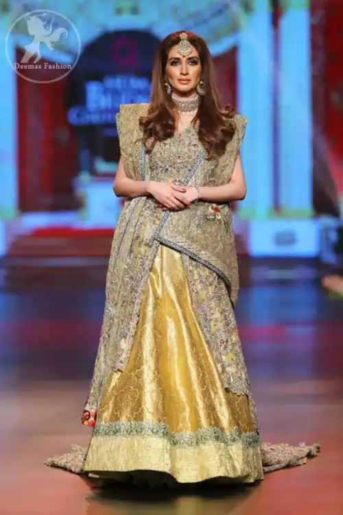 Golden organza lehenga comes with a pure crinkle chiffon dupatta having heavy embroidery. The dress comes with a front-open long-back