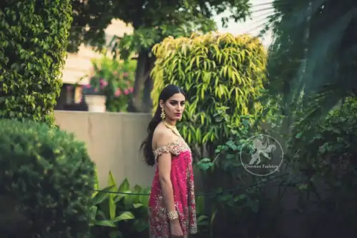 Crinkle Chiffon Short length frock features beautiful and lovely embellishments that accentuate the neckline and border on the hemline. Crinkle