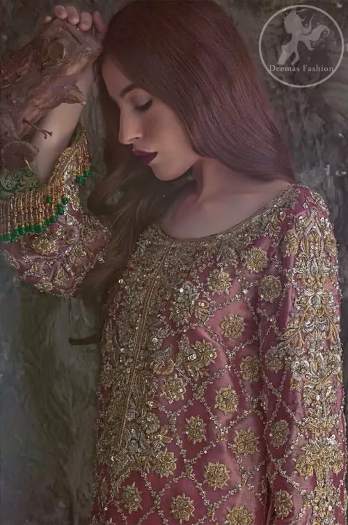 Copper Rose Shirt Vanilla Trousers. It is adorned with a criss-cross design. This shirt is meticulously highlighted with dull golden