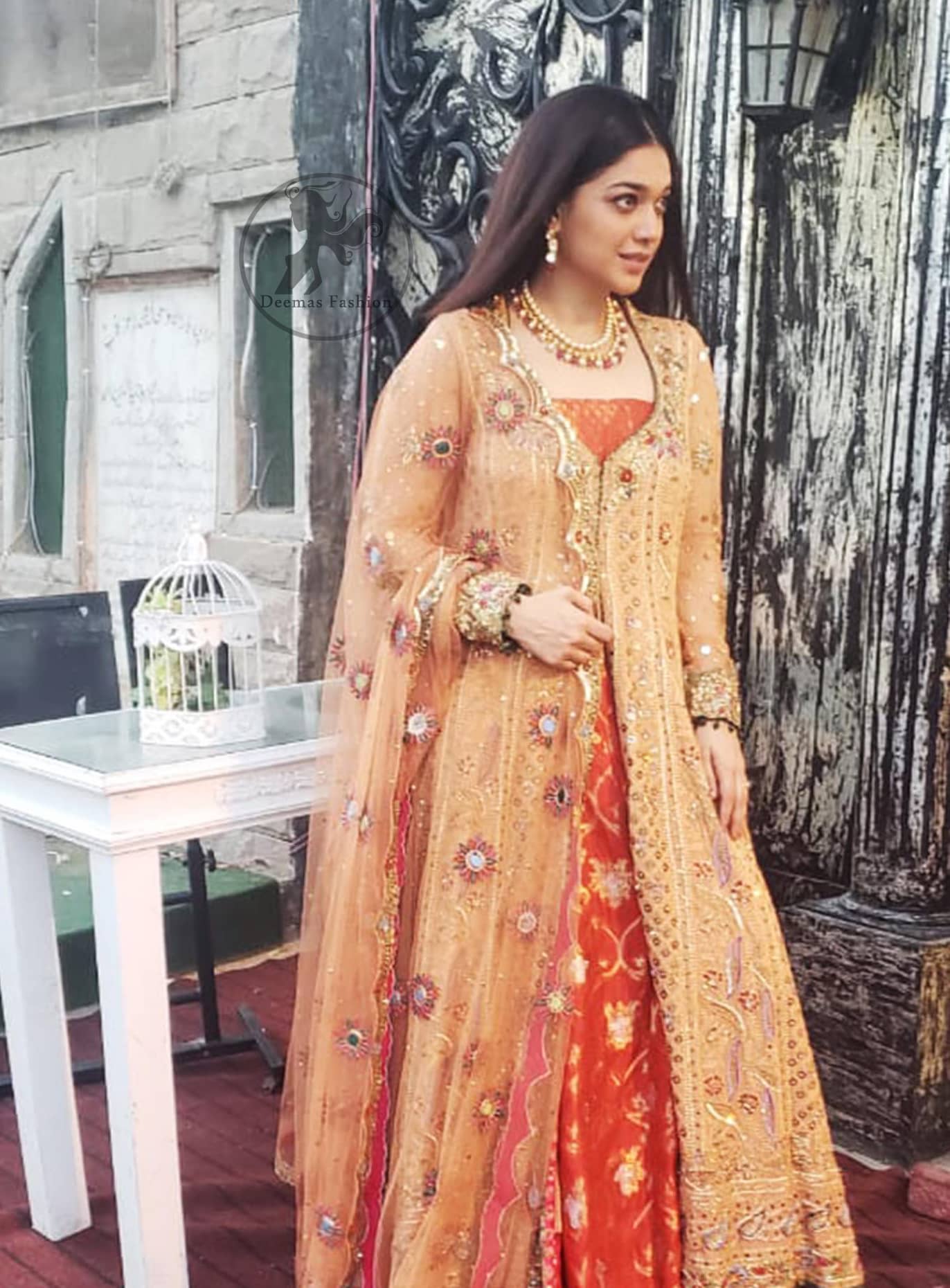 golden colour ki gown