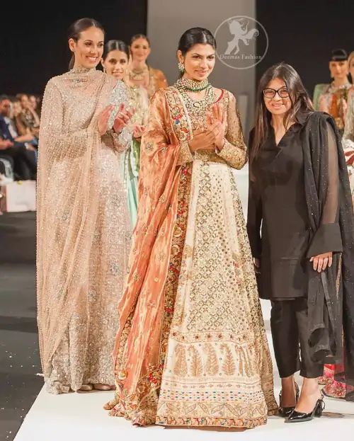 The bridal stands out due to its uniqueness and the perfect fusion of modern cut and traditional embroidery. This dress