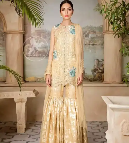 Boost your confidence and style in this glamorous attire accentuated with finest thread work embroidery and cut work hemline. This