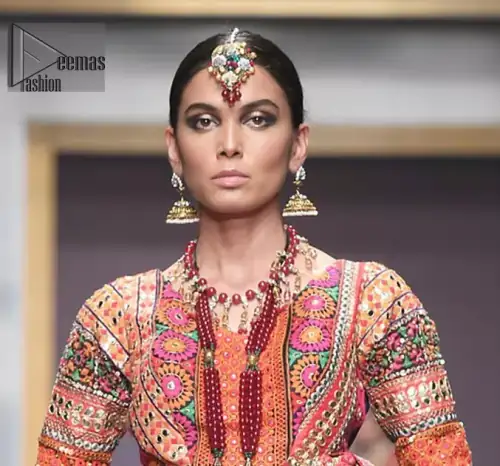 This dress is majestic beauty and perfect for mehndi mayon day. Delicately crafted and personifying chic elegance with an element