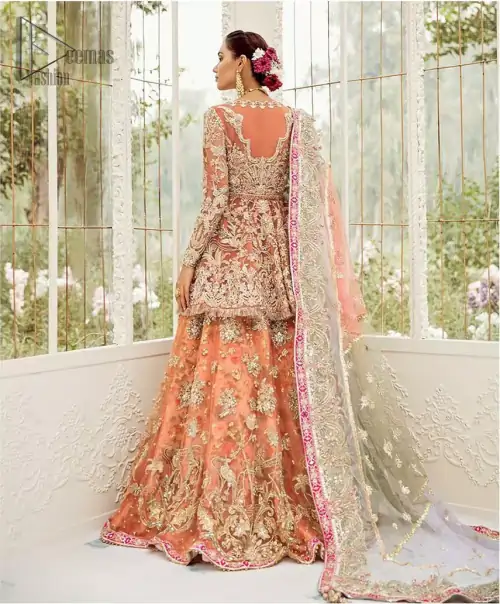Captured in traditional silhouette, The bridal stands out due to its uniqueness and the perfect fusion of modern cut and