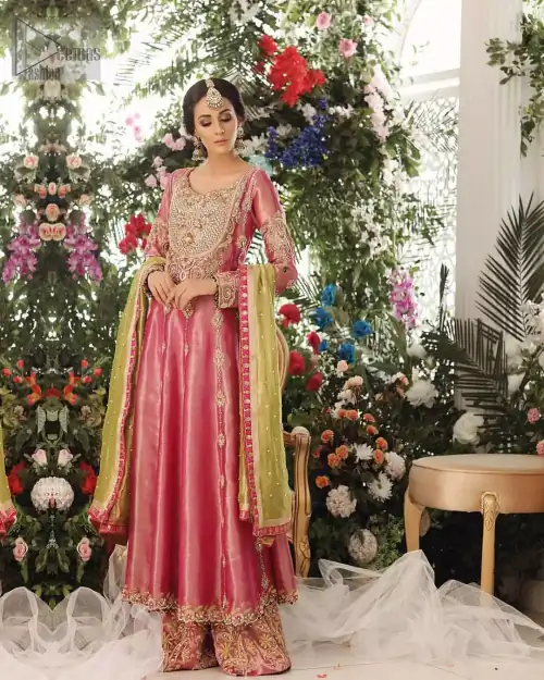 Nothing speaks of femininity and class louder than this mehndi outfits for bridesmaids. This beautiful mehndi dress comes with anarkali