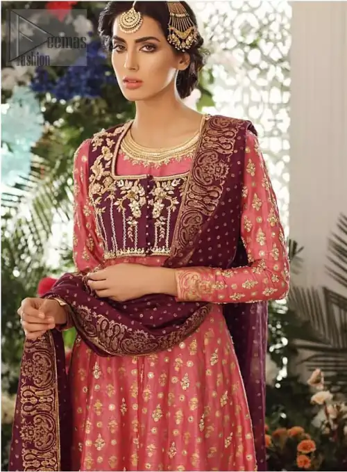 This exceptionally detailed dress is cut in a seductive fit and flare silhouette that’s sure to turn heads. Discover classic