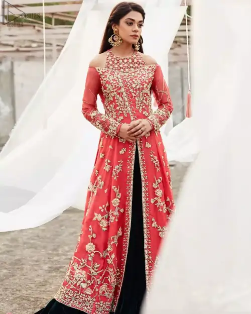 This outfit brings drama and playfulness to traditional frock and Sharara with a modern approach. Drape yourself to perfection for