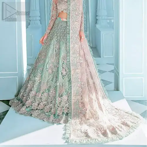 A enchanting amalgamation. This fairytale ensemble is everything that you need to impress everyone. The fusion of rich fabrics intricately