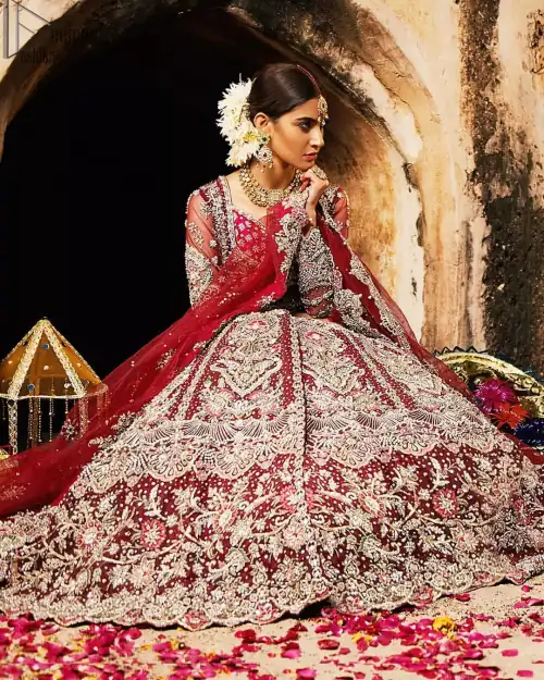 Complete your big day with the perfect dress in our selection of stunning wedding dresses. This artisanal piece is rendered