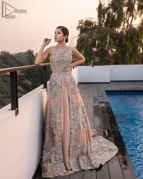 Some brides definitely shine bright by stepping out of the classic box and jumping into pastel hues for their big