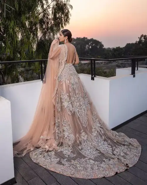 Some brides definitely shine bright by stepping out of the classic box and jumping into pastel hues for their big