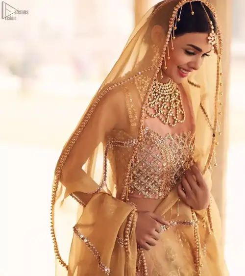 Take all the attention of the guests with your exquisite look with one of the best outfits from Deemas Fashion.