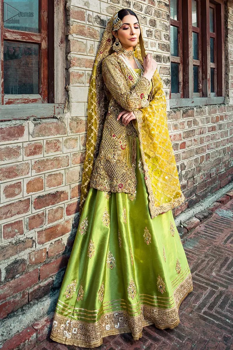 Jamawar lehenga for mehndi hotsell