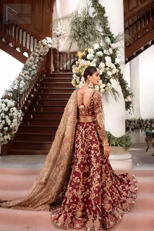 Featuring a fascinating blouse, an elegant lehenga and a light brown dupatta, all made to achieve admiration using the purest