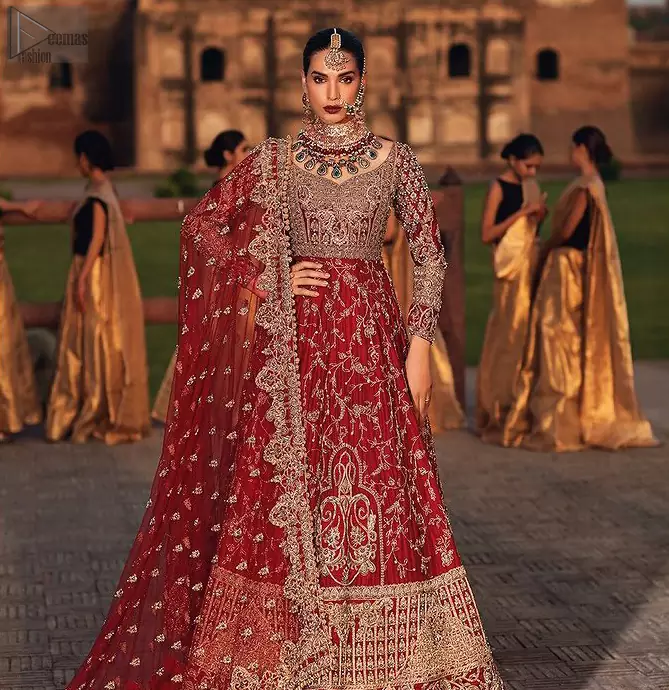 On your memorable day, let your magnificence bloom with a Pakistani Bridal Wear Red Maxi, formed with uniquely styled criss-cross patterns and floral motifs. Pakistani Bridal Wear Red Maxi – Dupatta