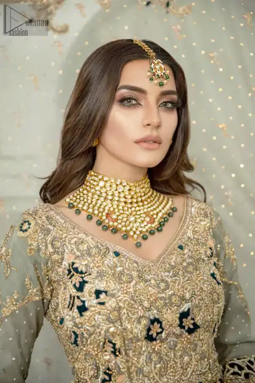 Be the glamorous star of the night on your walima. A mixture of royalty and traditional worthiness guarantees a ton