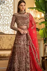 What's better than ravishing traditional casual wear for you to appear uniquely gorgeous on a fine wedding night?