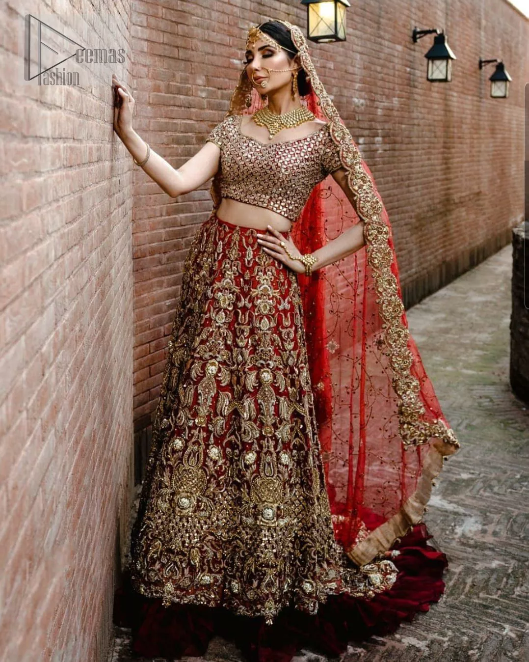 . It’s beautiful sweetheart neckline proceeds with mesmerizing Golden embroidery, all designed fantastically for your reception day. Red Ruffled Back Train Lehenga Blouse – Dupatta.