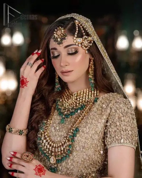 Nothing seems more promising than a Light Fawn colour for your big day. So, entertain your day with this outstanding