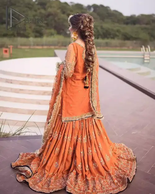 Time to treat yourself with an orange article of Deemas Fashion. This orange heartiest mealtime article will twirl your heart.