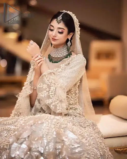 Nothing shines out more than a bride in her most natural state. For the Love of Ivory, this outfit was