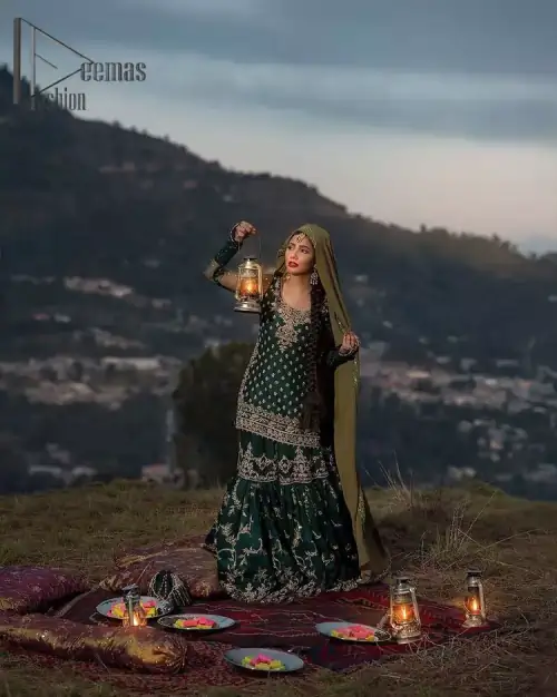 The eccentric Bottle Green outfit sings a melody just for you! The ghrara in bottle green is enriched with golden