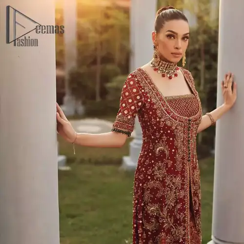 Just fulfil your love for maroon on your Big day with DeemasFashion. Giving you all the glam with this maroon