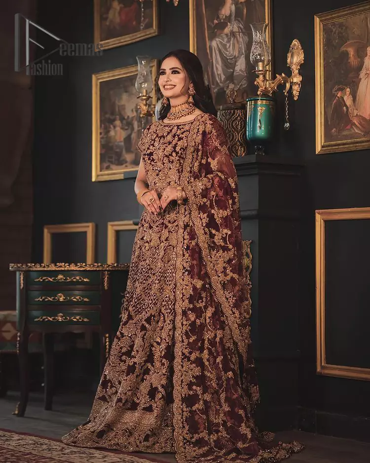 With the right outfit, every bride can rule the world! As nothing makes a bride more beautiful than the trust of her outfit. Introducing maroon half sleeves blouse that is fully embellished with tilla, kora and dabka work. In addition to this, the boat shape neckline of this blouse that is made with pure velvet gives you a dreamy look. It is synchronized with a velvet lehenga that is adorned with priceless heavy embroidery. Finish this look with an organza dupatta, embellished with embroidered scalloped borders to give you a relaxing and soothing look on your reception.