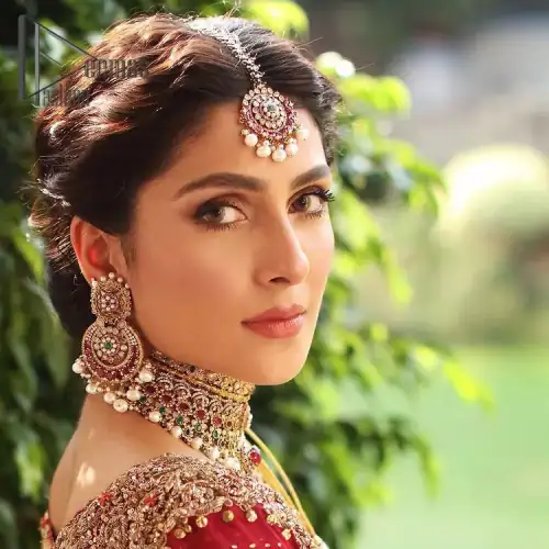 Wondering what an aesthetic bridal attire looks like? The beauty in red makes you go gaga over your look and