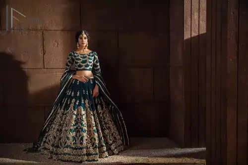 Make your day swirl and twirl in our teal blue outfit. This full sleeves teal blue blouse embellished with kora,