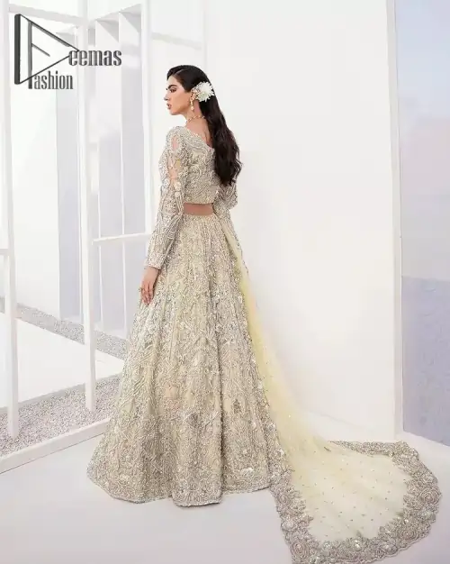 A dream come true for girls who love to play with their looks in a fashionable look. We don't even