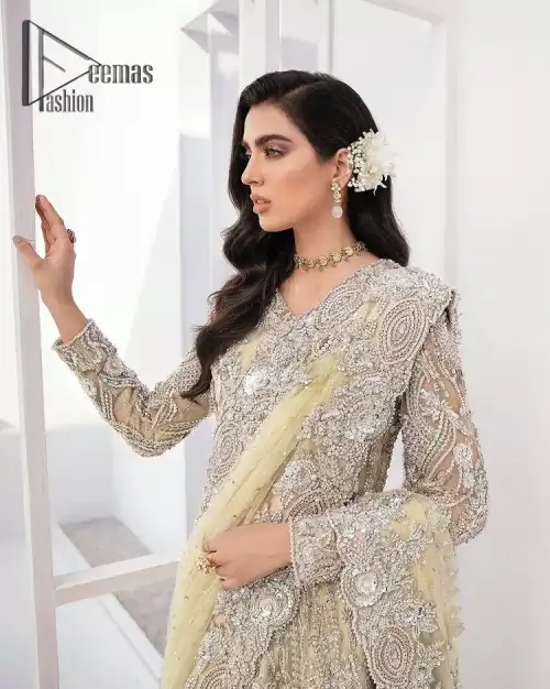 A dream come true for girls who love to play with their looks in a fashionable look. We don't even