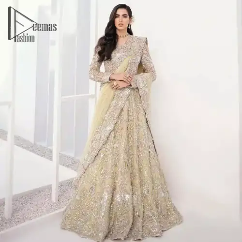 A dream come true for girls who love to play with their looks in a fashionable look. We don't even