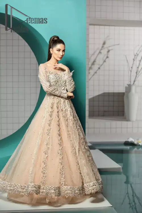 Unleashing your inner evocation of feeling about love and imagination. The Beige scalloped maxi is attractively adorned with silver embroidery