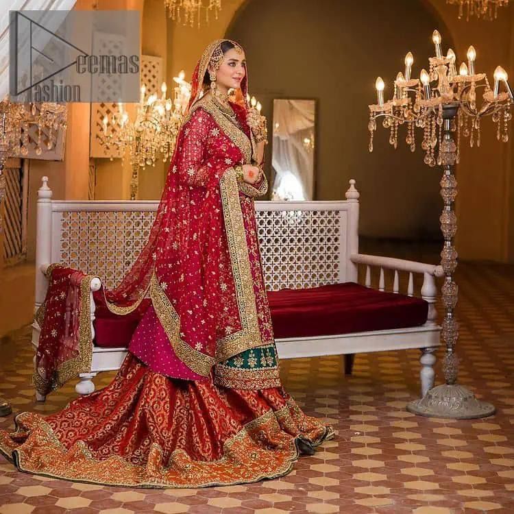 Do you also want to give you a look of the traditional brides on your Mehandi? Make your moment memorable