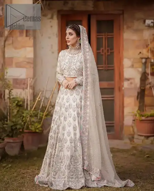 Ivory is effortlessly snappy and fun with the essence of pop. Introducing the Walima outfit for the happiest bride. Starting