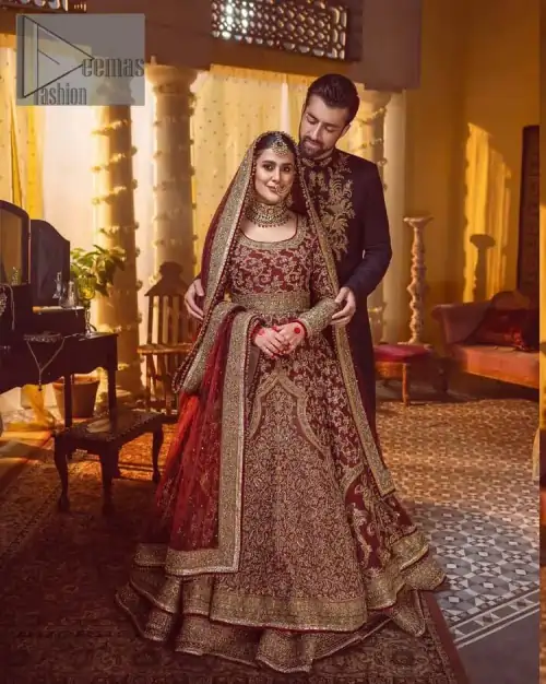 Take me to your heart, for it's there that I belong. A pure outfit base in maroon as a canvas