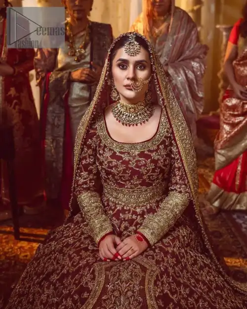 Take me to your heart, for it's there that I belong. A pure outfit base in maroon as a canvas