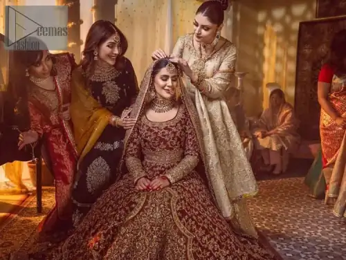 Take me to your heart, for it's there that I belong. A pure outfit base in maroon as a canvas