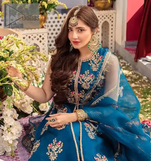 Blue defines your beauty and glows your face at any event. Starting this article with teal blue front open pishwas