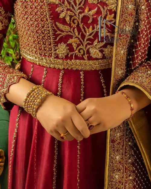 Maroon is the colour language to show bold and cuteness at the same time. DeemasFashion presents this Pakistani reception wear