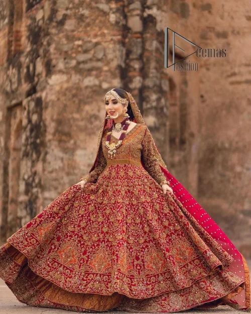 Happy is the bride the maroon shines on. Initiate this Pakistani reception outfit with a maroon heavy Anarkali which is