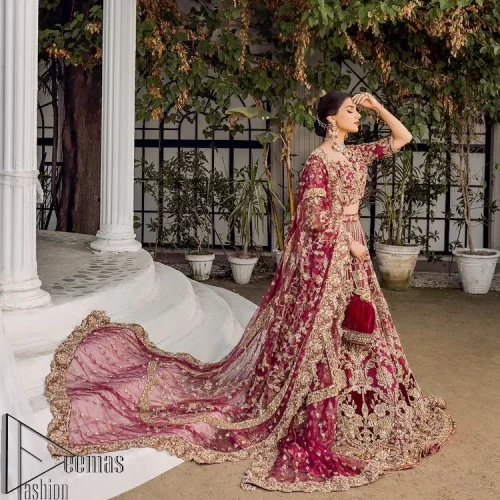 Make your day more lovely by wearing maroon colours. Maroon is just the star among all colours for the bride's