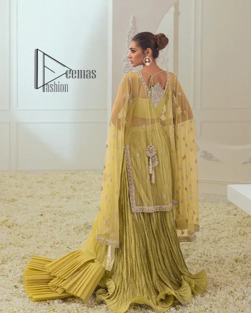 The love we share will make her mehndi day super duper amazing. This mehndi wears an olive front open shirt