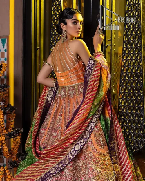 In a world full of trends, sometimes a bride just wants to wear something classic and traditional. In this way,