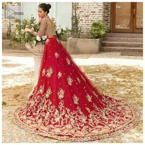 Vibrant outfit to make your reception day more shiny and bright. DeemasFashion presents this maxi in deep red colour, featuring