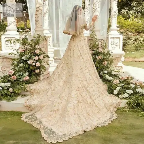 Mark your Nikah day in a calendar as a special one with this marvellous outfit. DeemasFashion presents this outfit in