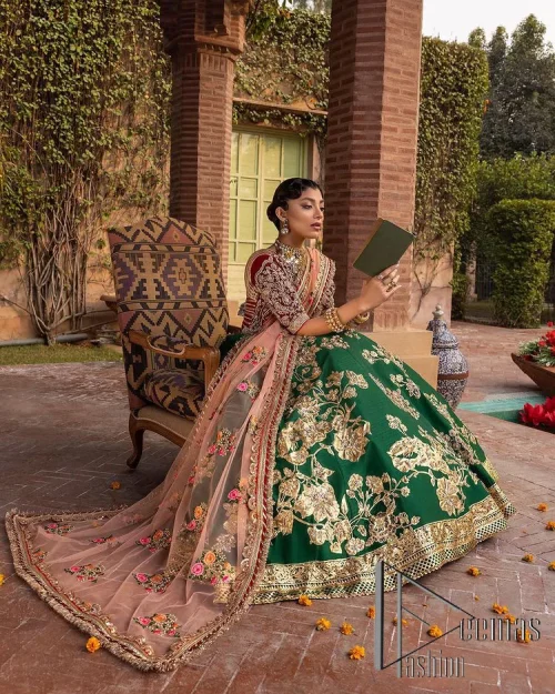 A combination of red and green are here to win hearts at your Mehndi. The attractive lehenga in green colour