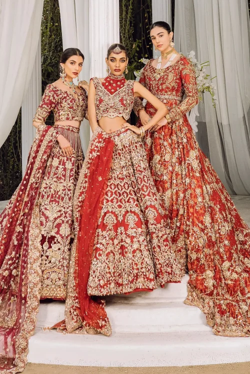 Feels just bright red on your Big day to make your day lovely and romantic. DeemasFashion presents this Pakistani reception
