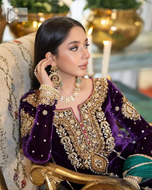 Dress yourself up in glamorous ensembles. DeemasFaashion presents this beautiful party outfit in plum colour. It is highlighted with golden